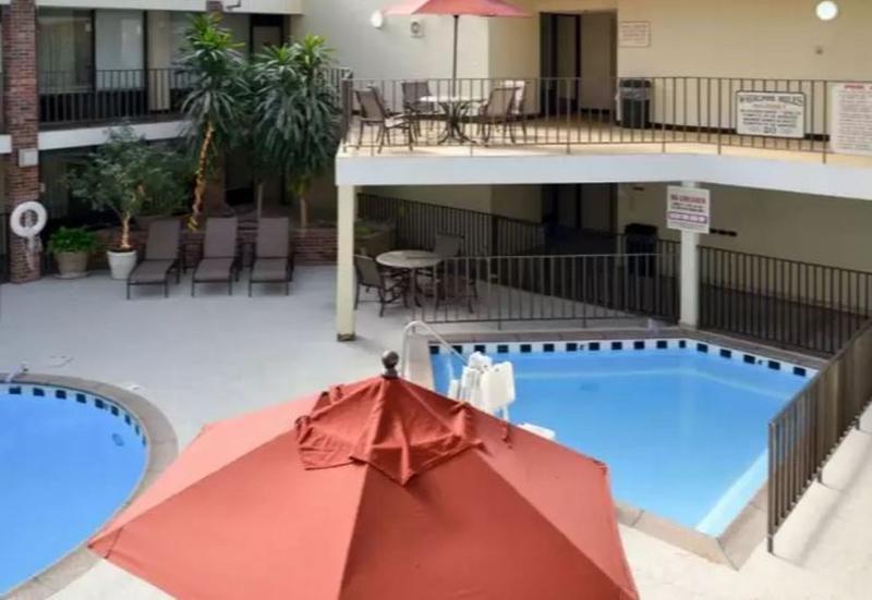 Vettecity Hotel Боулинг Грийн Екстериор снимка