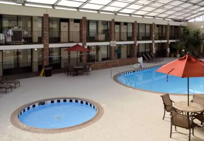 Vettecity Hotel Боулинг Грийн Екстериор снимка